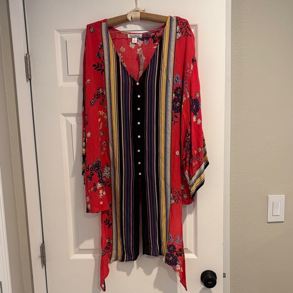 Studio Jpr Tops - Studio JPR Asymmetrical Floral and Stripe Tunic Size 1X NEW